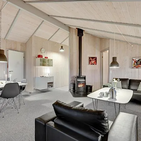 Four-bedroom In Dom wakacyjny