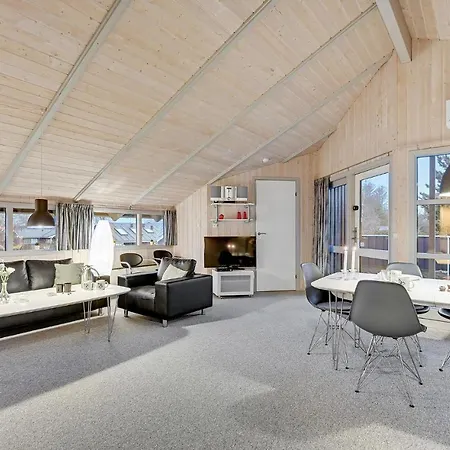 Dom wakacyjny Four-bedroom In