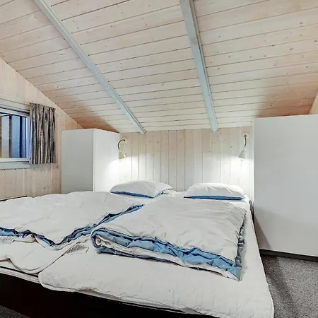 Dom wakacyjny Four-bedroom In *