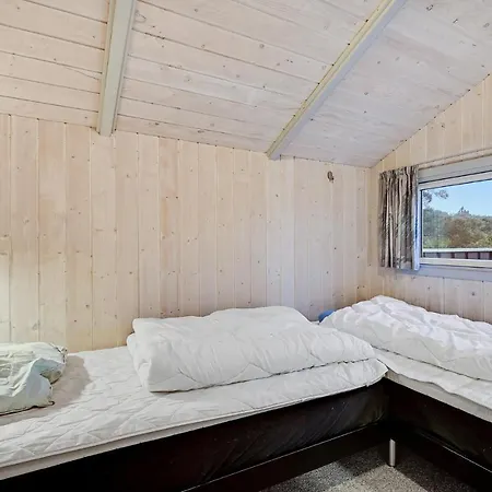 Dom wakacyjny Four-bedroom In *